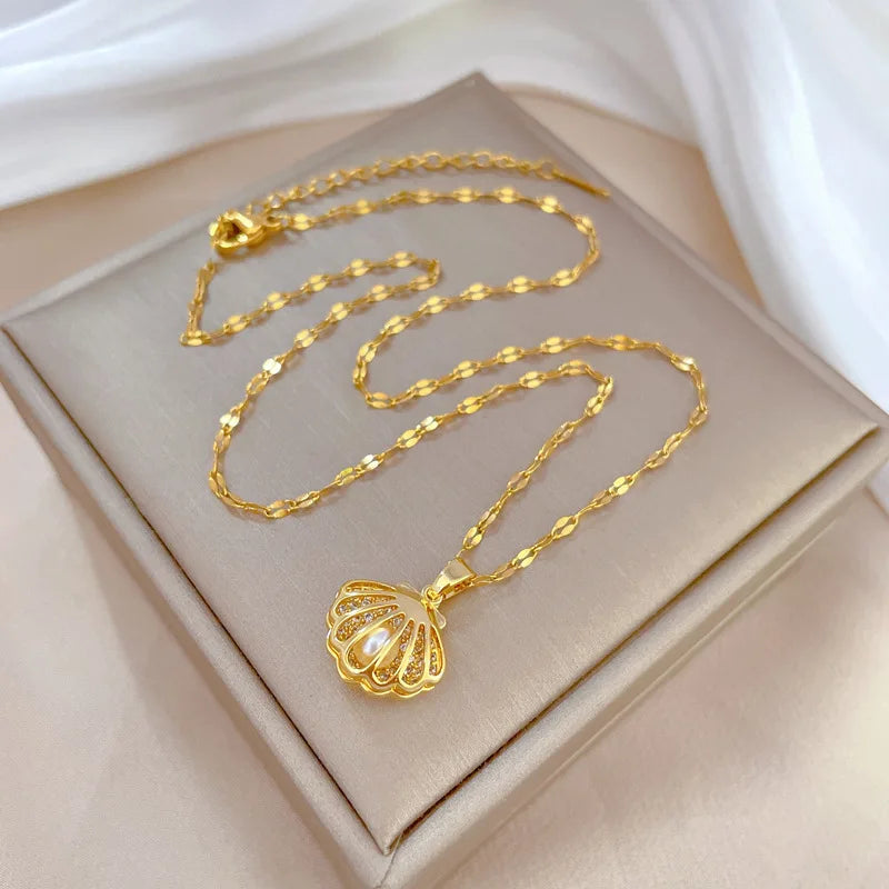 Luxury Light Hollow French Pearl Necklace