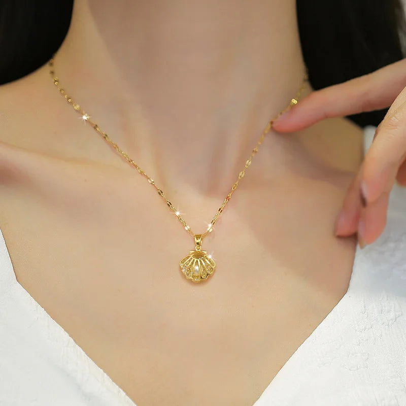 Luxury Light Hollow French Pearl Necklace